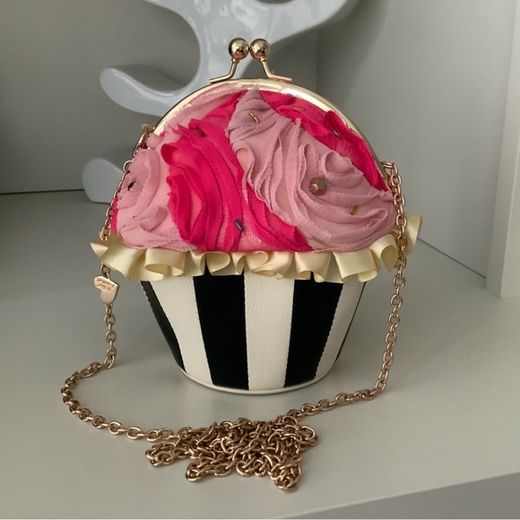Betsey Johnson Handbags - BETSEY JOHNSON “Baking Bad” Cupcake Novelty Crossbody Purse Girly BRAND NEW